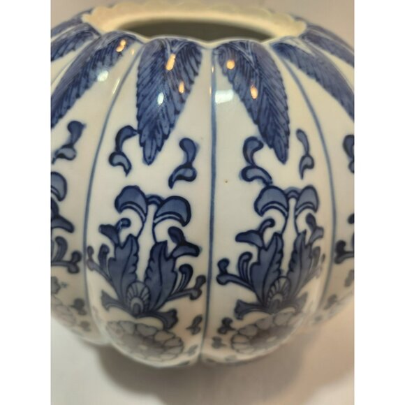 Vtg Large Chinese Blue & White Floral Porcelain Pumpkin Shaped Ginger Jar w/Lid - Picture 10 of 12